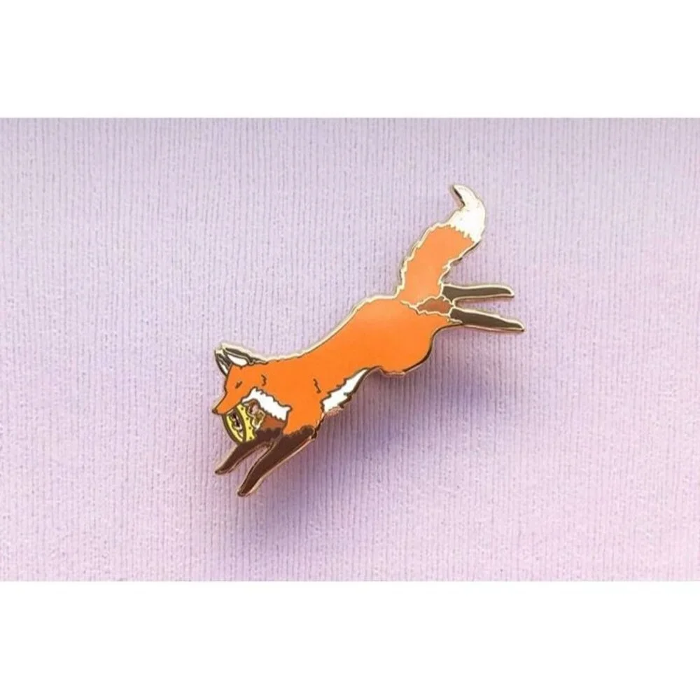 Red Fox Usurper Enamel Pin - Gold Plated Jewelry - Wildlife  &‎ Crown Brooch